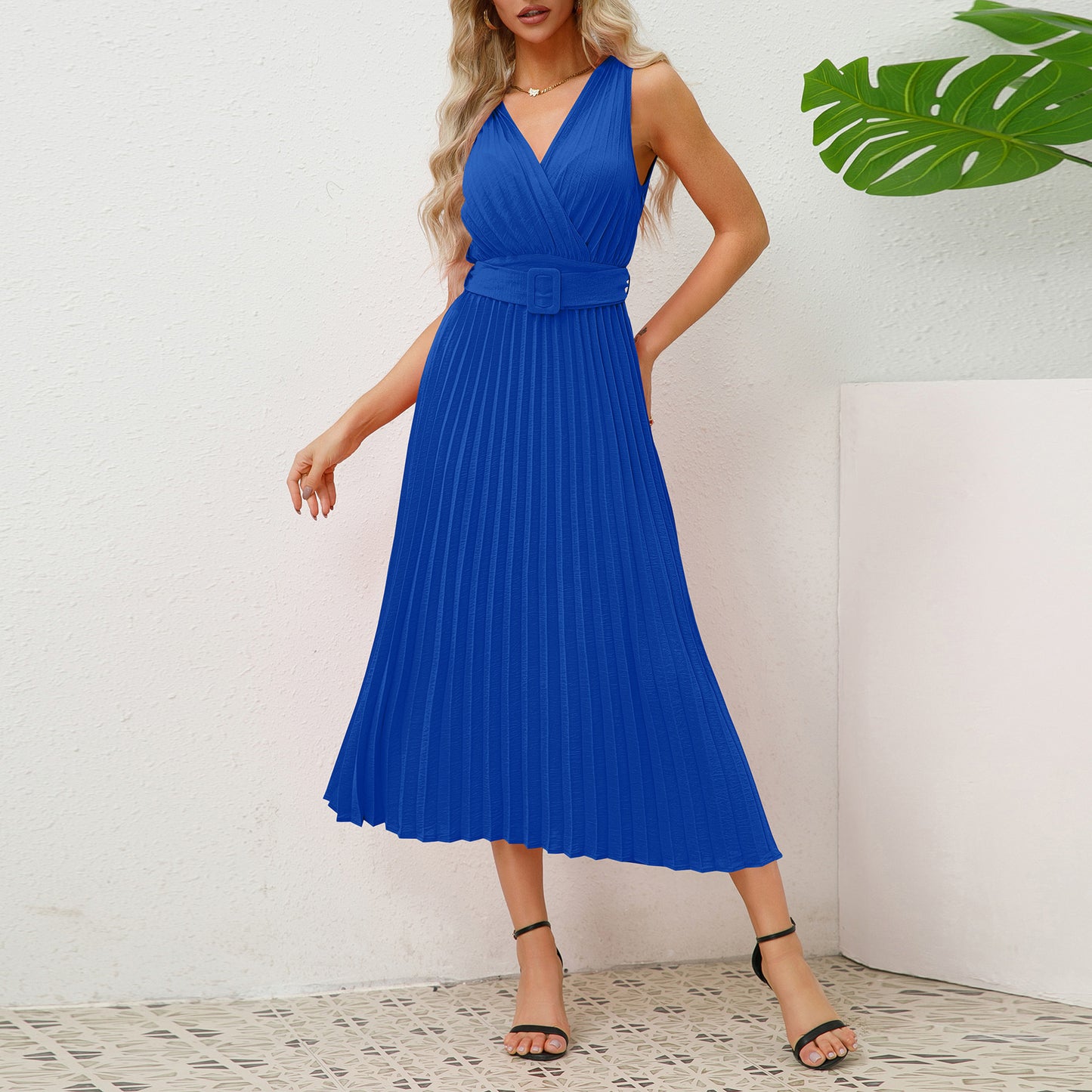 European And American V-neck Pleated Belt Dress