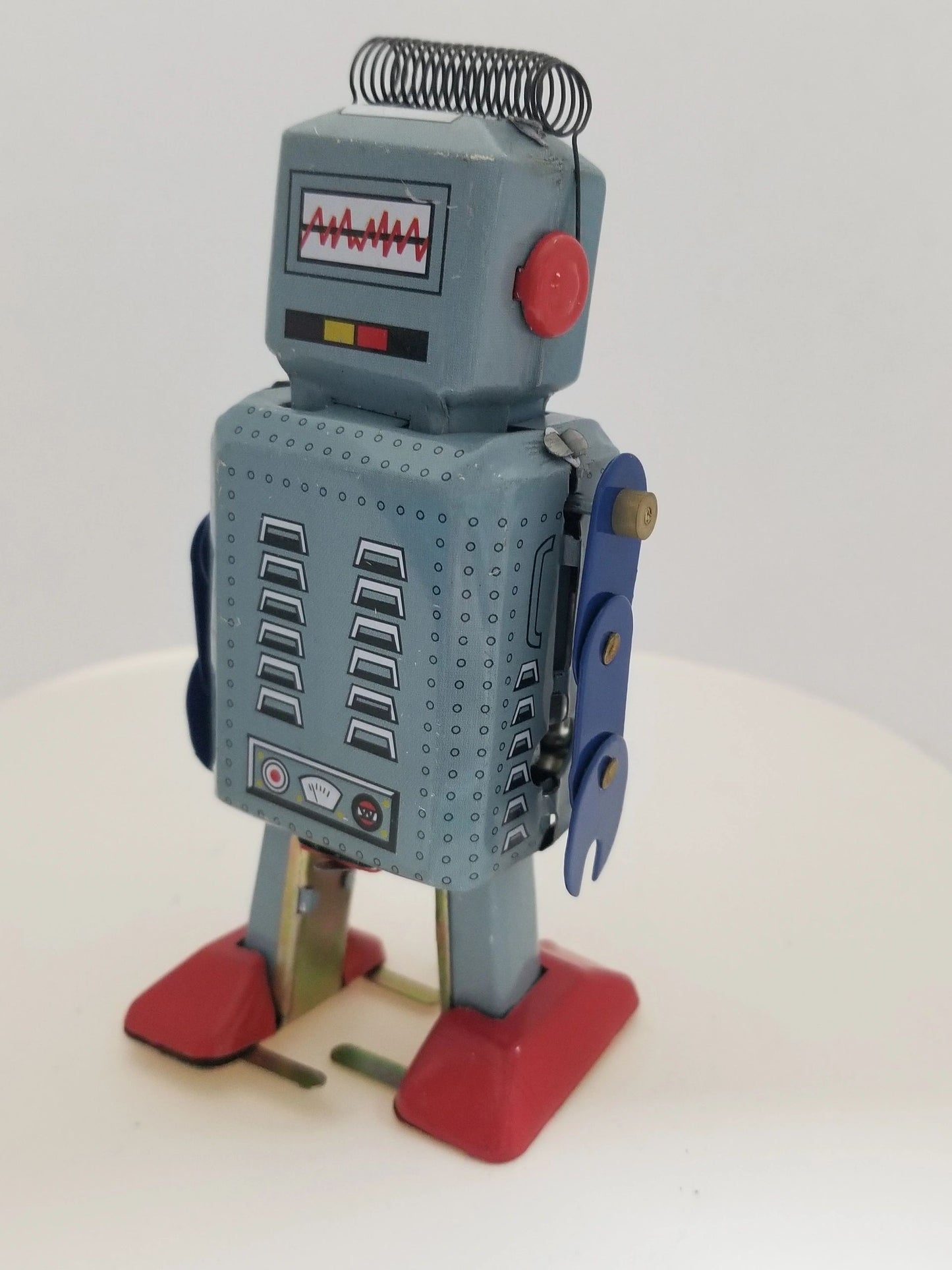 Tin Walking Wind-up Robot Collector's Toy