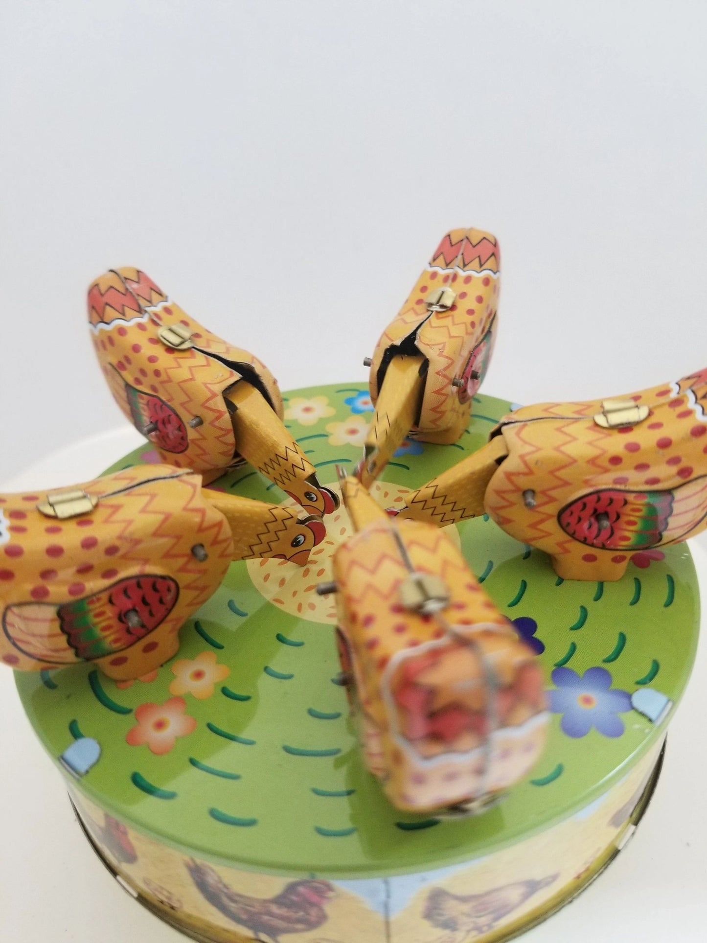 Tin Corn-pecking Chickens Wind-up Collector's Toy