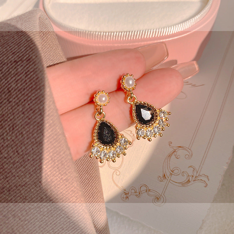 Retro Black Water Drop Court Style Earrings Temperament Personality