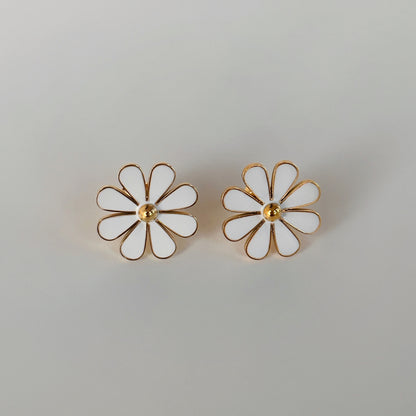 Women's Fashion White Flower Earrings