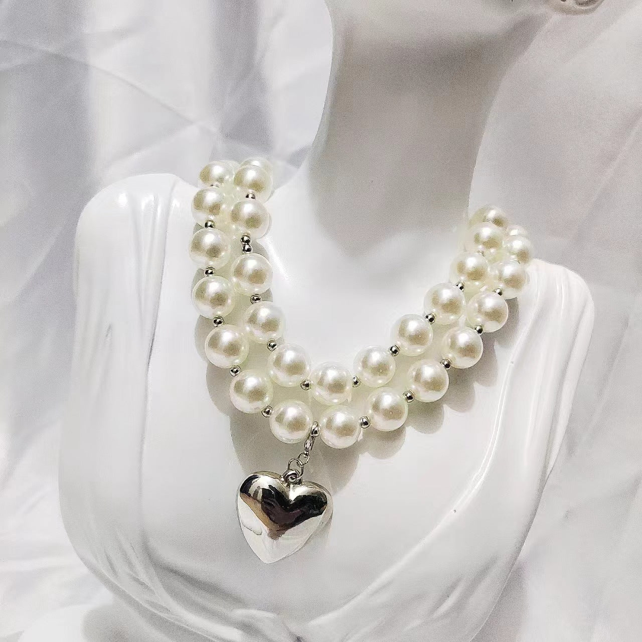 Fashion Temperament Pearl Necklace Peach Heart Vintage Sweater Chain Women