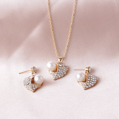 European And American Alloy Diamond Love Necklace