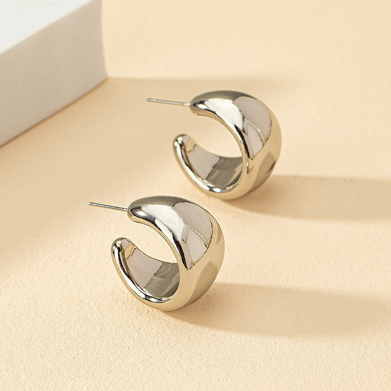 Fashion Simple European And American Style C- Shaped Hoop Earrings