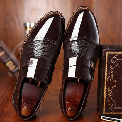 New embossed men's leather shoes
