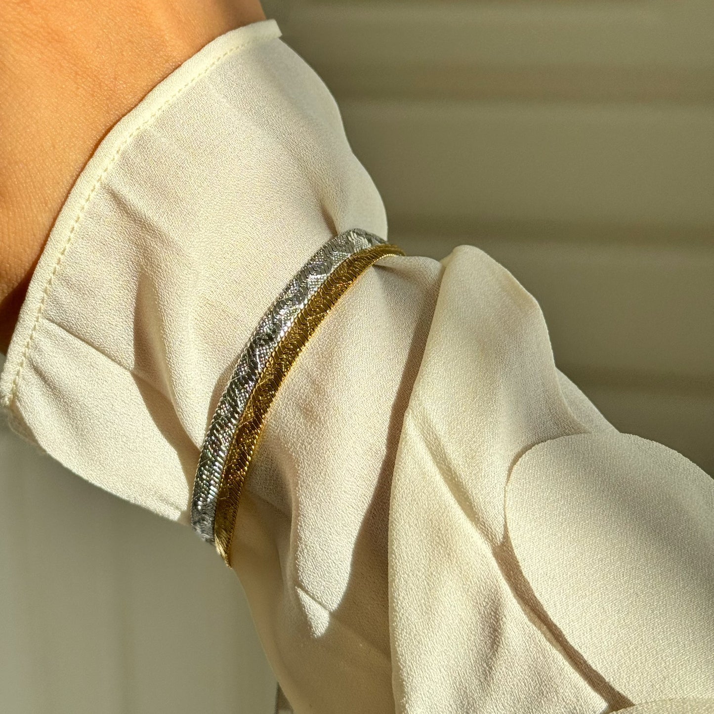 Embossed Pattern Gold And Silver Bracelet Suit