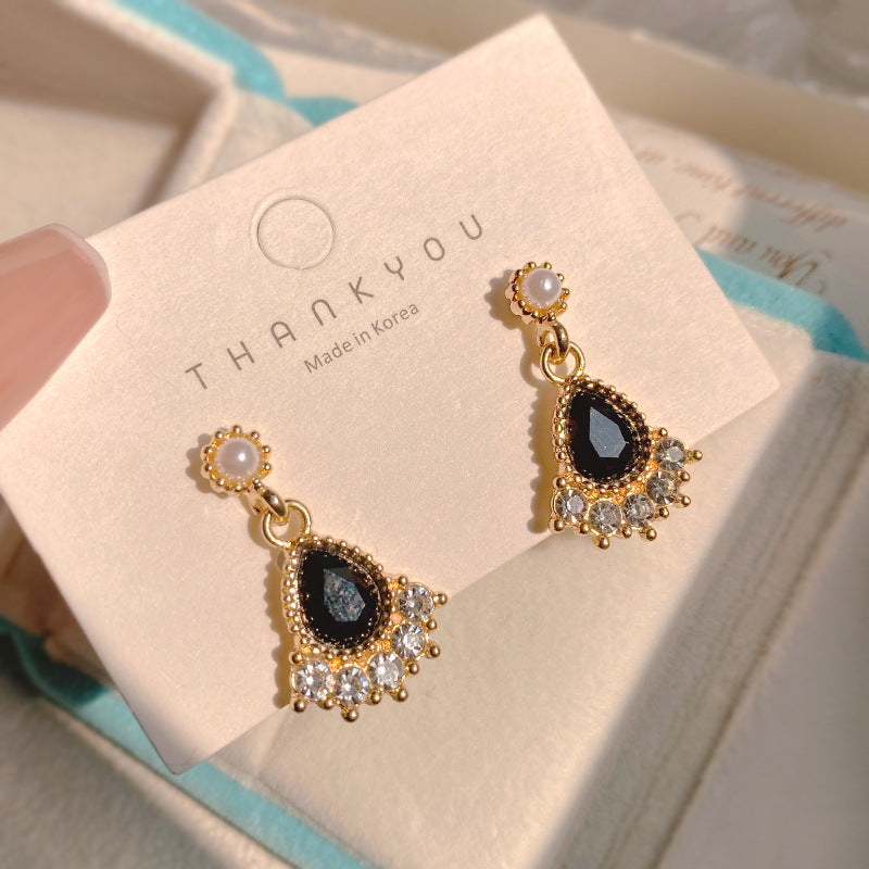 Retro Black Water Drop Court Style Earrings Temperament Personality