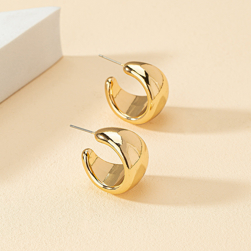 Fashion Simple European And American Style C- Shaped Hoop Earrings