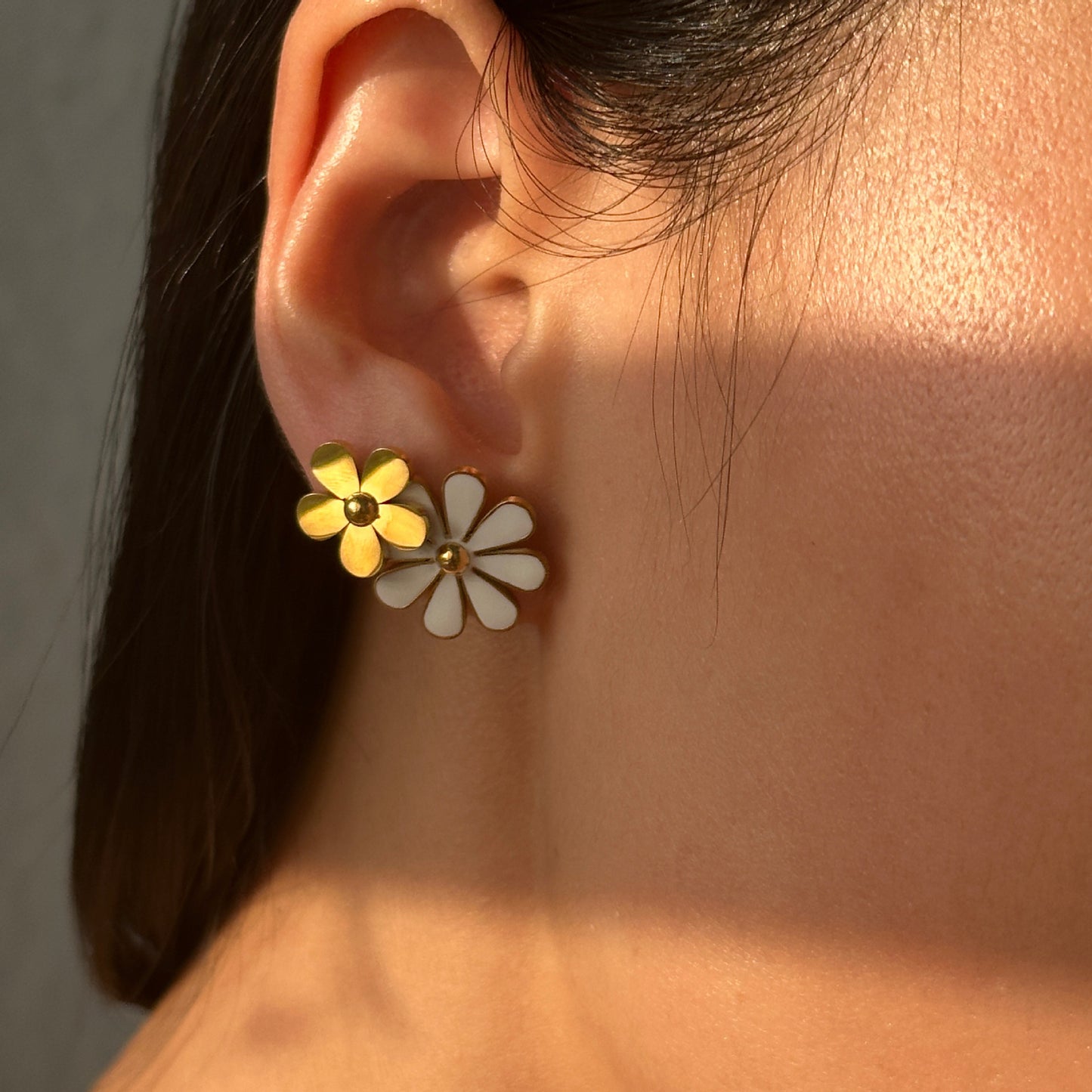 Women's Fashion White Flower Earrings