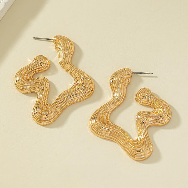 Retro Style Exaggerated Earrings Female European And American Style