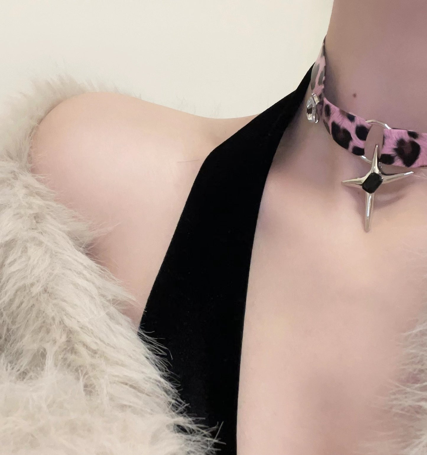 Sweet Cool Hot Girl Leopard Print XINGX Punk Leather Neck Band