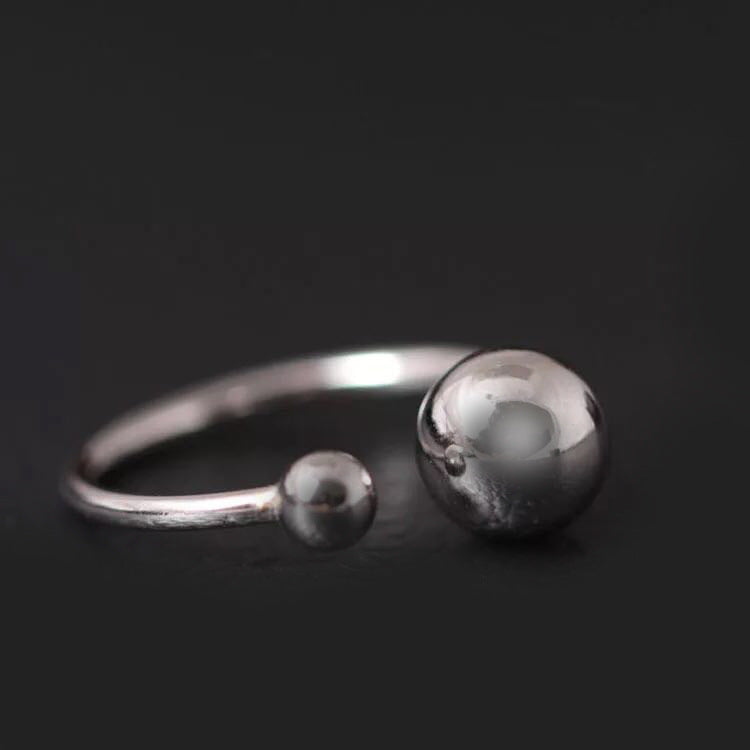 Asymmetric Glossy Round Beads Ring