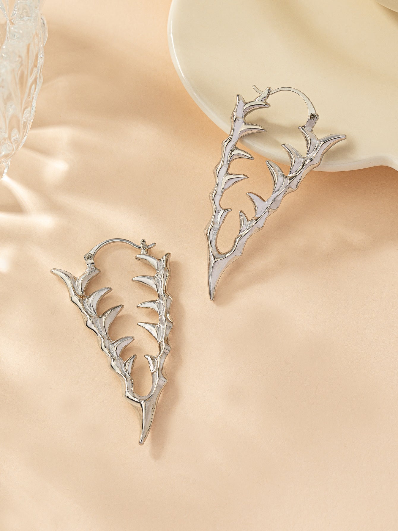 Snake Teeth Spines Shaped Hollow Stud Earrings