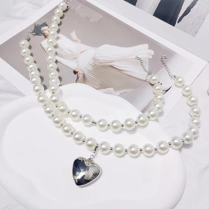 Fashion Temperament Pearl Necklace Peach Heart Vintage Sweater Chain Women