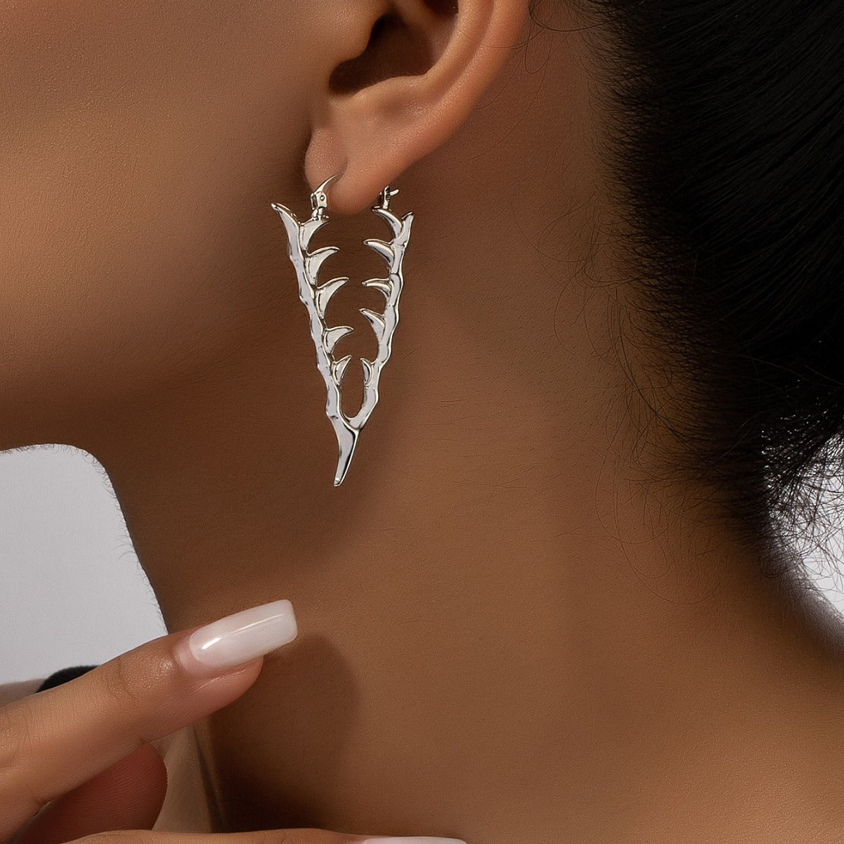 Snake Teeth Spines Shaped Hollow Stud Earrings