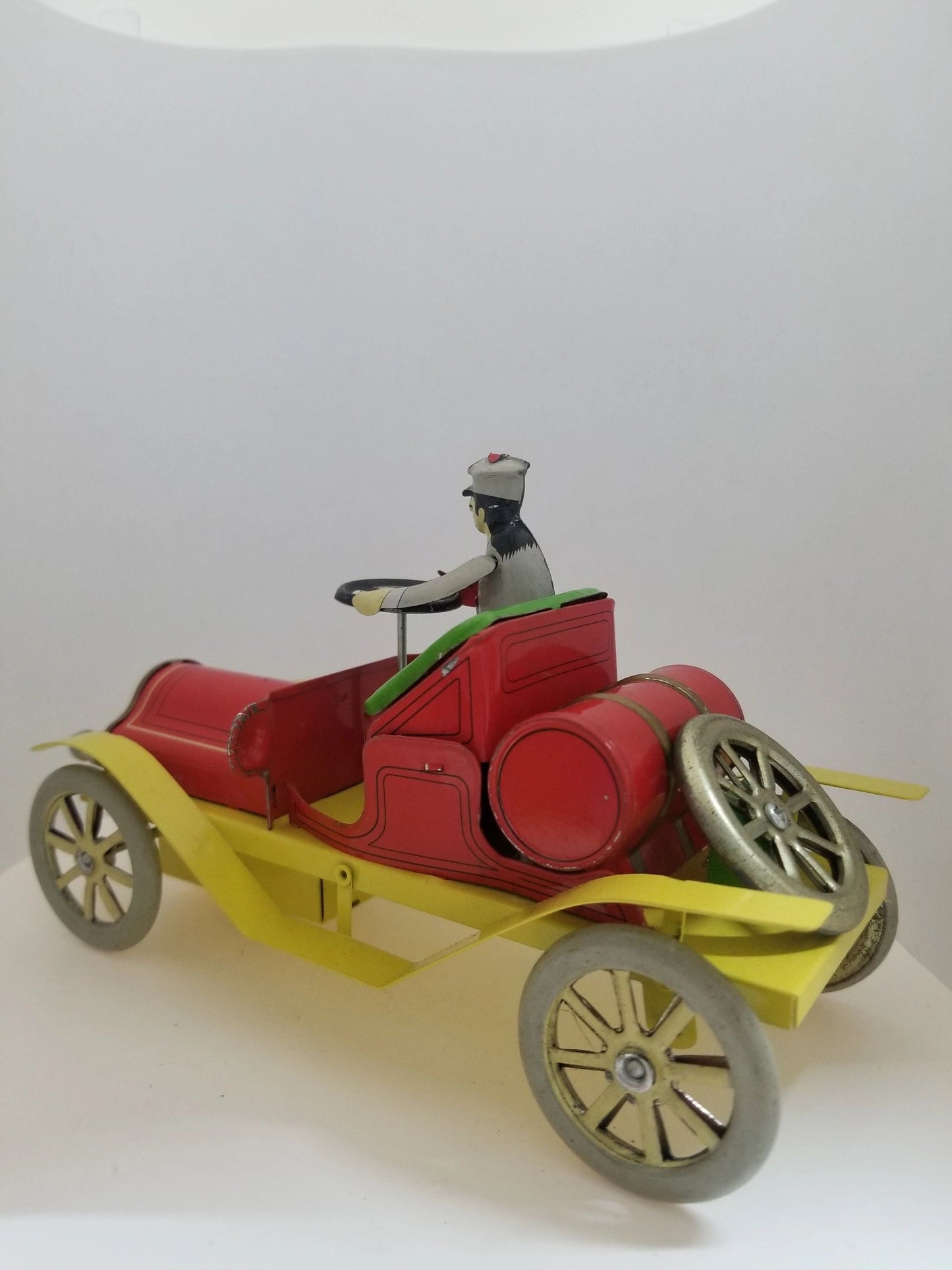 Tin Car Wind-up Collector's Toy
