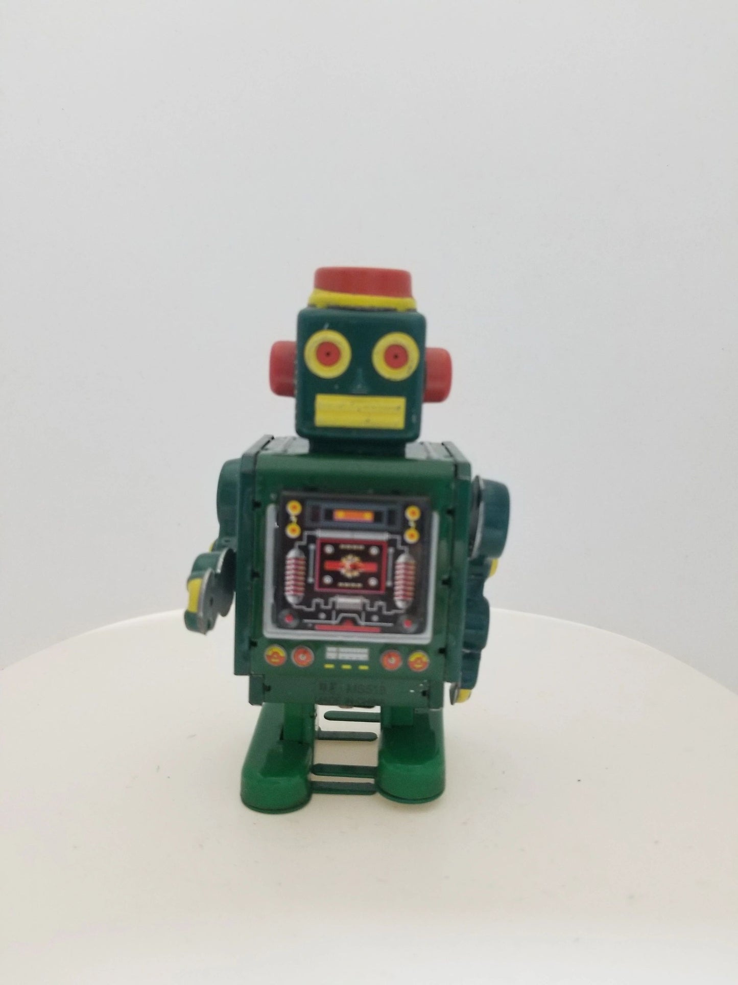 Tin Green Robot Wind-up Collector's Toy