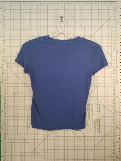 American Eagle V-Neck Tee Medium