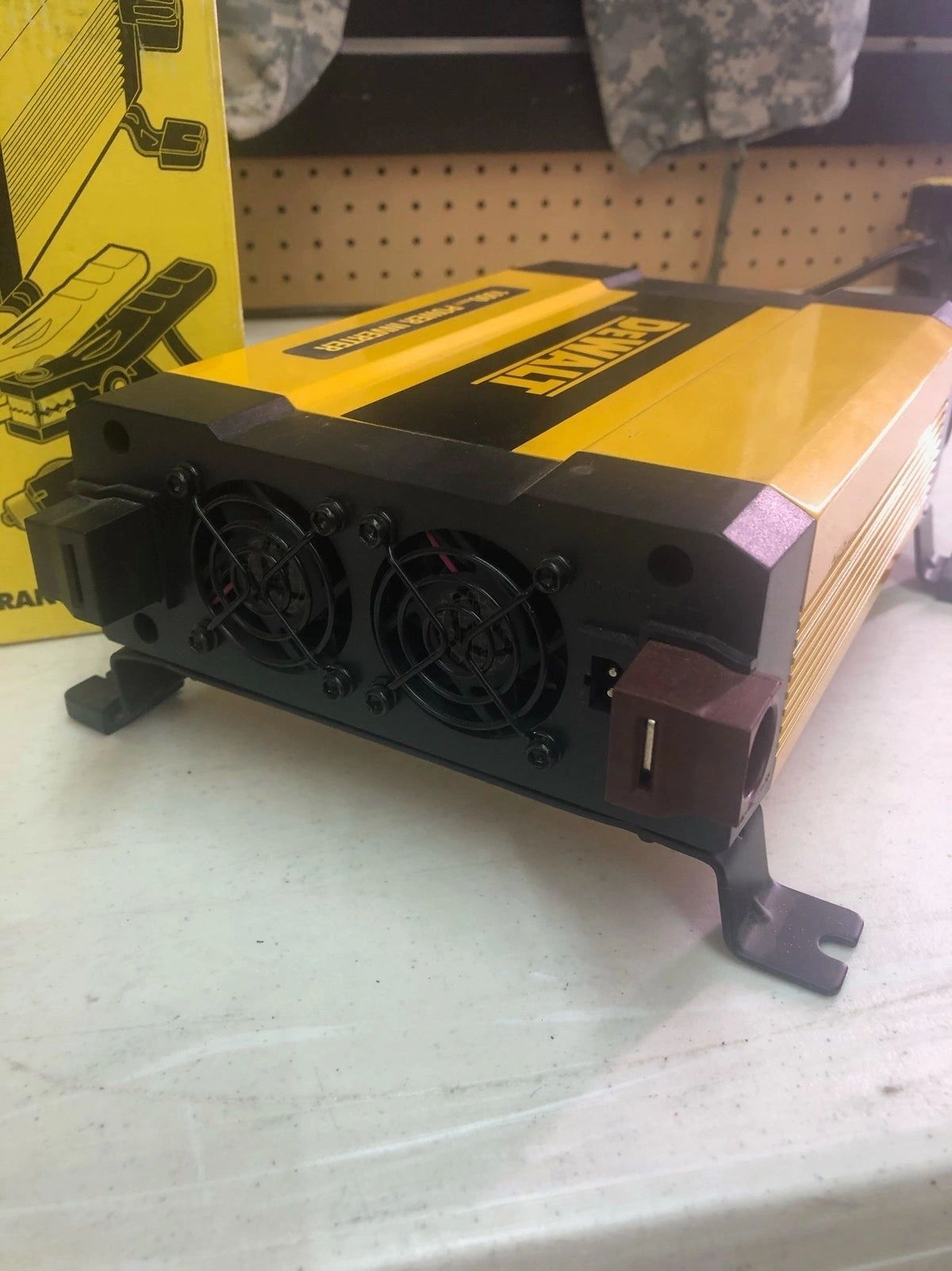 Dewalt 1000W Power Inverter