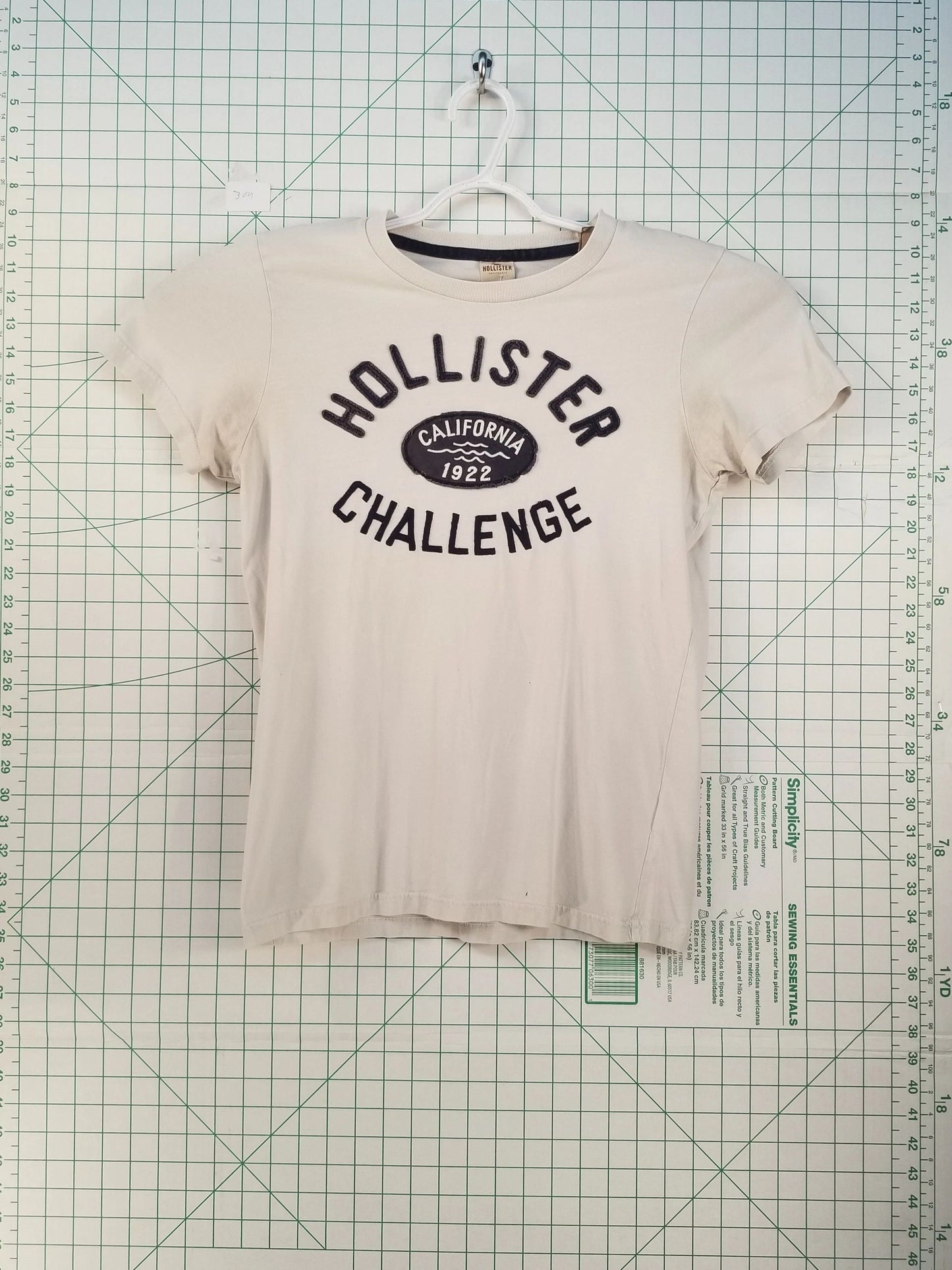 Hollister White Embroidered Tee Medium