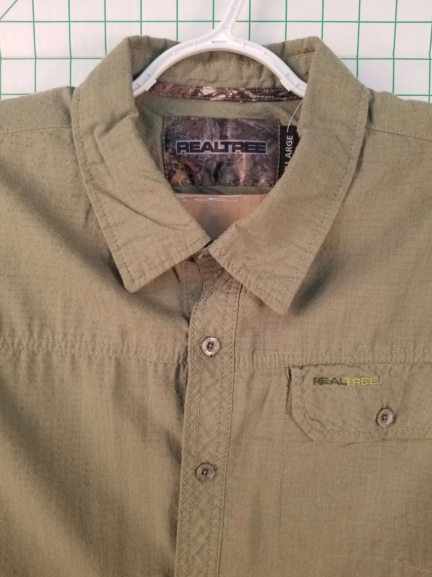 Realtree Green Button Down XL