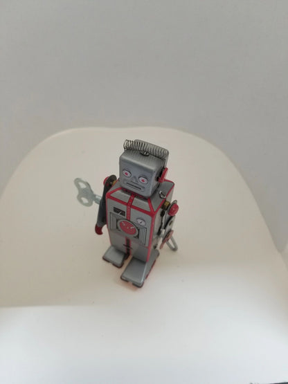 Tin Robot Wind-up Collector's Toy