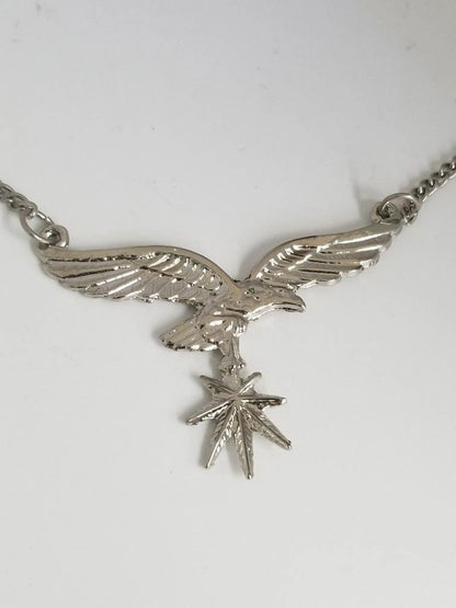 Slivered Alloy Eagle Pendant Chain Necklace