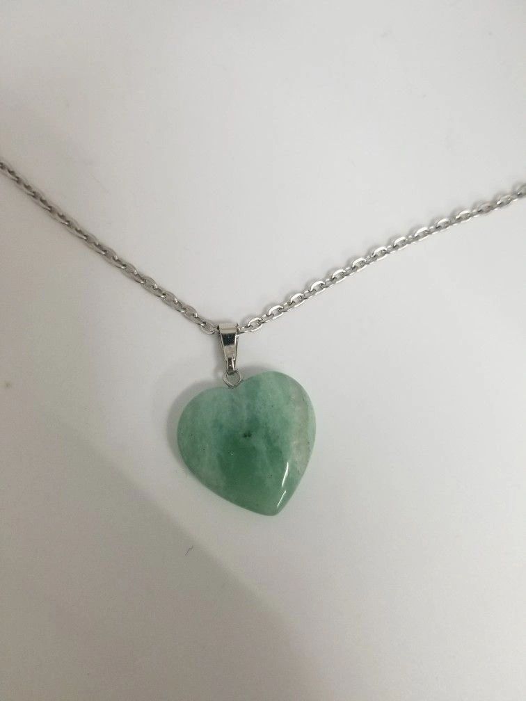 Cut Quartz Green Heart Pendant Necklace