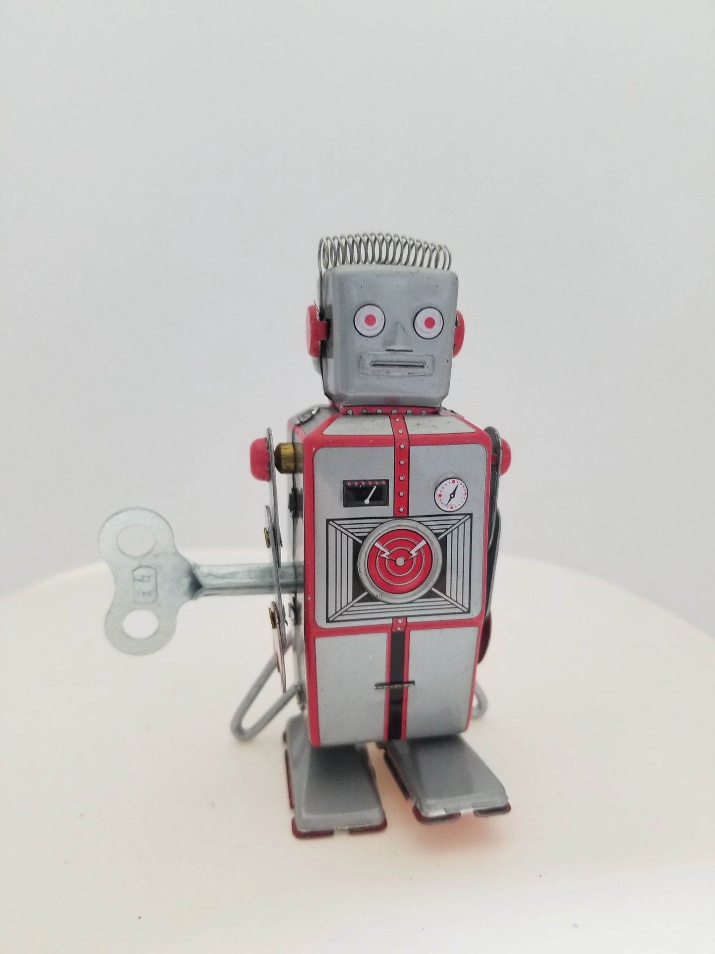 Tin Robot Wind-up Collector's Toy